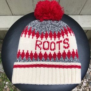 Roots Canada Kid’s Pom Beanie Cream/Red/Gray